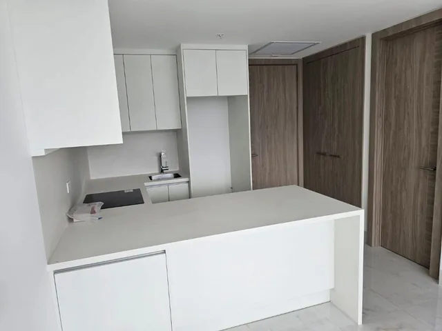 Vendo. millenium Tower, 49 m². 1 Parqueo. apartamento de Estreno. Zona del World Trade Center. Guayas — imagen 2