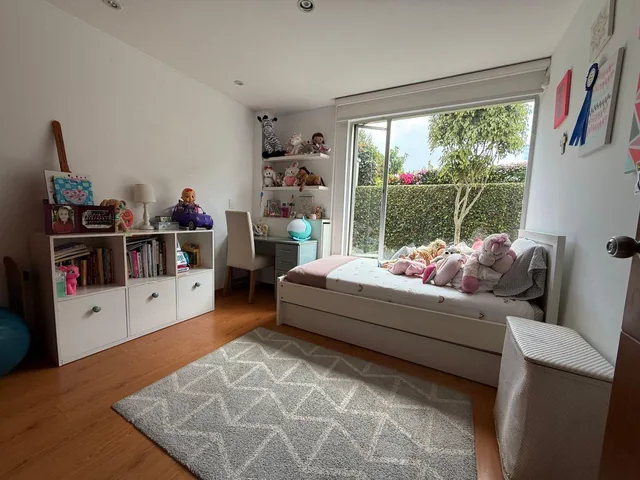 Amplio Departamento en Planta Baja con Jardín Dentro de Urbanización Privada — imagen 2