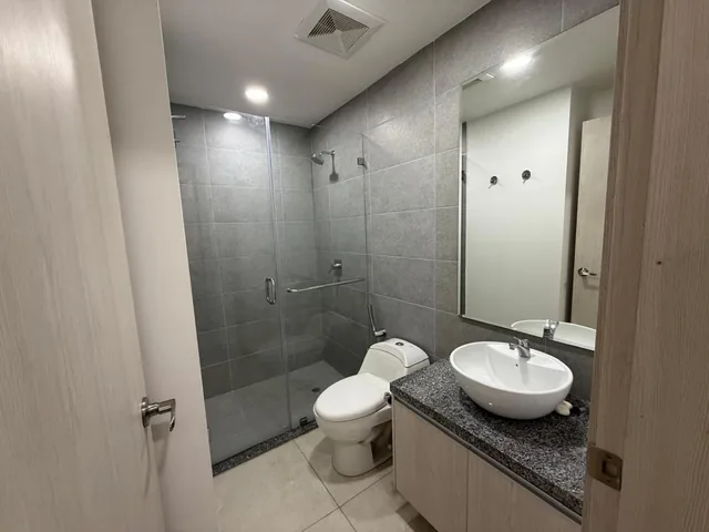 Suite en Venta Full Amoblado en Edificio 100 Olivos Parc, Ceibos, Guayas — imagen 2