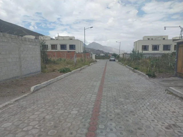 Vendo Terreno en Pomasqui Para Constructores Completamente Plano en Urbanizacion Privada. Provincia de Pichincha — imagen 4