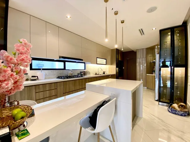Casa en Venta con Vista Al Lago, Urb. Laguna Dorada, Km 1 Vía a Samborondón. Guayas — imagen 4