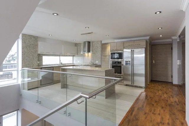 En Venta Duplex Penthouse C/terraza y Jardín - Urb. Lomas Monteserrin — imagen 4