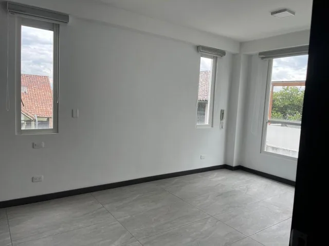Venta Departamento Moderno de Tres Habitaciones en Cumbayá — imagen 5