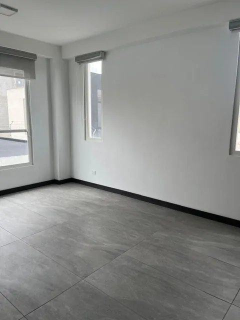 Venta Departamento Moderno de Tres Habitaciones en Cumbayá — imagen 3