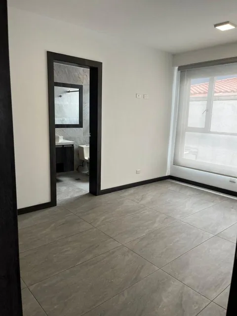 Venta Departamento Moderno de Tres Habitaciones en Cumbayá — imagen 2