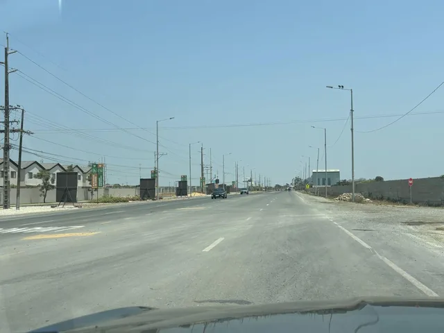 Vendo Terreno Via Salitre 46.124 m² Comercial Residencial - 266 m Frente Via, por Urb Los Prados, Guayas — imagen 2