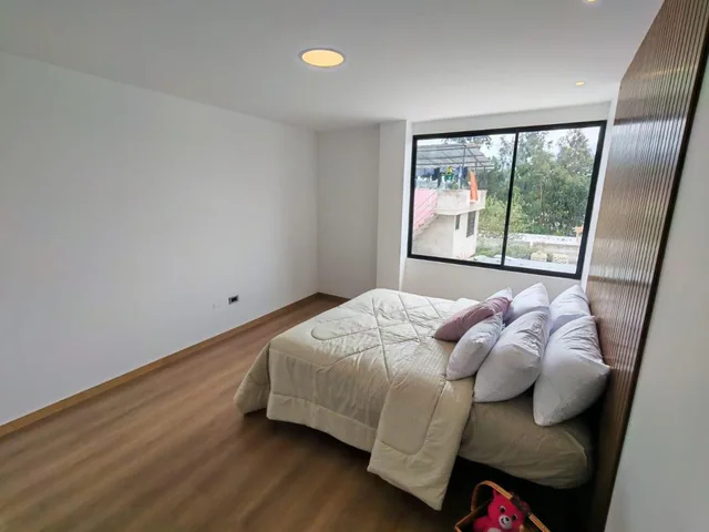 Amplia Casa Miti Miti Calderon — imagen 2