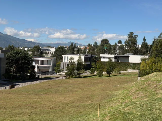Terreno de 611 m² en Venta en Cumbayá con Áreas Verdes — imagen 2