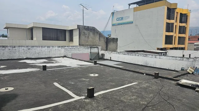 Casa Comercial de 400 m² en Venta en San Rafael El Triángulo Valle de Los Chillos — imagen 2