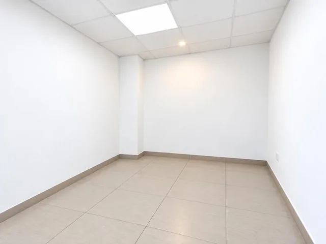 Precio de Oportunidad Local Comercial en Venta Puertas del Sol, Azuay — imagen 4