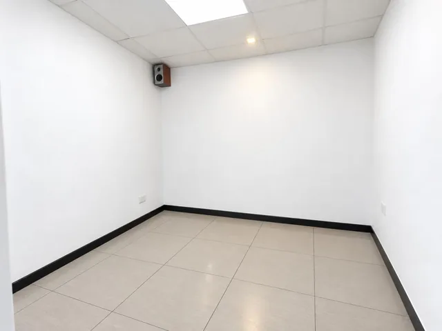 Precio de Oportunidad Local Comercial en Venta Puertas del Sol, Azuay — imagen 3
