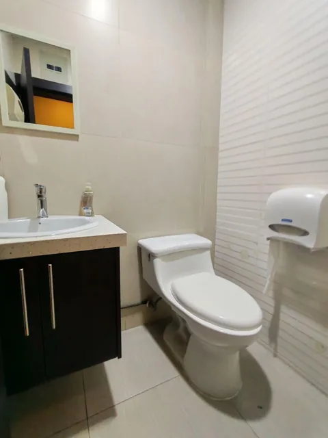 Precio de Oportunidad Local Comercial en Venta Puertas del Sol, Azuay — imagen 2