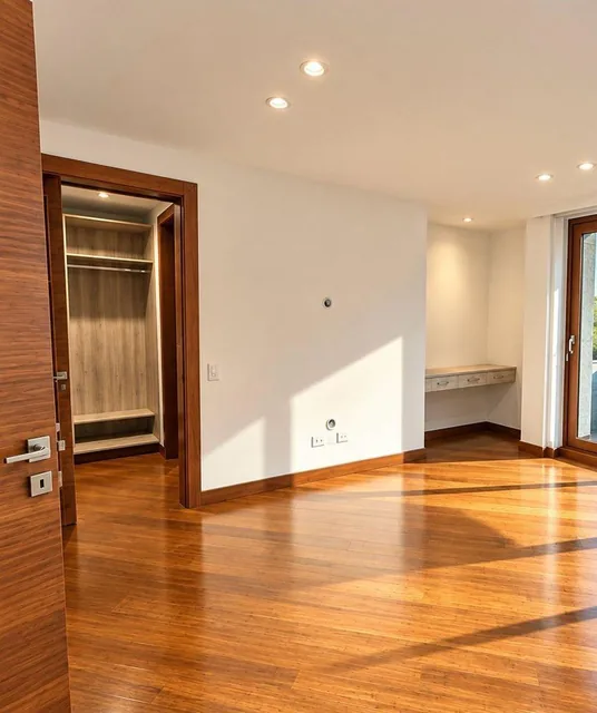 En Venta Departamento de Lujo en Pb con Jardín Privado — Santa Lucía, Cumbayá — imagen 4