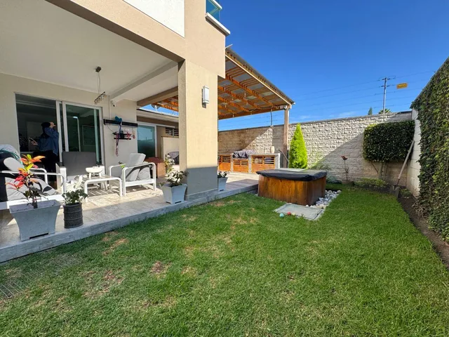 Linda Casa Moderna en Conjunto, Amplios Espacios, Excelentes Áreas Comunales Sector Hilacril Tumbaco — imagen 3