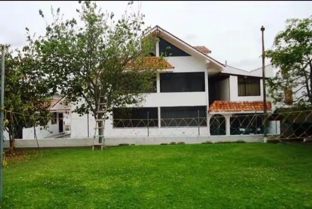 Casa en Venta Independiente con Amplio Terreno — imagen 3