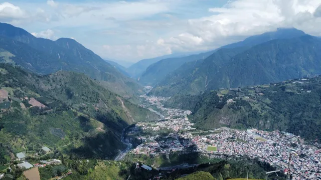 Se Vende Propiedad Amplia con Terreno de 4000 m² - Baños de Agua Santa, Tungurahua — imagen 4