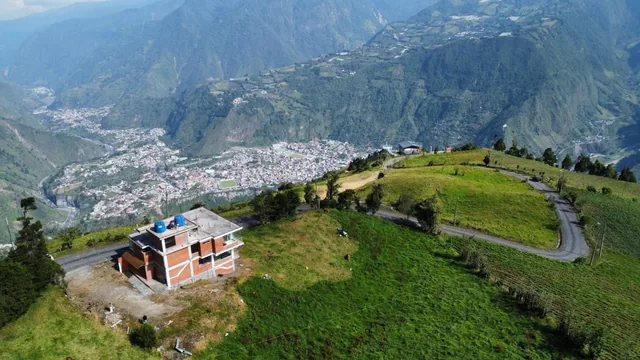 Se Vende Propiedad Amplia con Terreno de 4000 m² - Baños de Agua Santa, Tungurahua — imagen 3