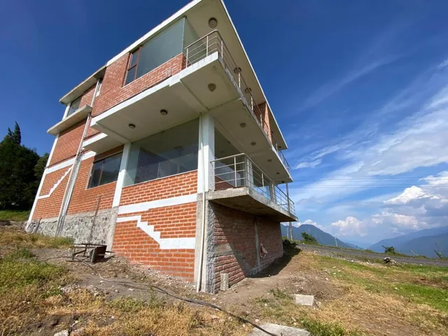 Se Vende Propiedad Amplia con Terreno de 4000 m² - Baños de Agua Santa, Tungurahua — imagen 2
