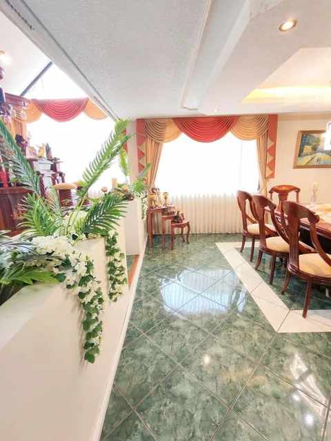 Casa de Lujo en Venta en Conocoto | 4 Suites + Piscina Cubierta + 1.108 m² de Terreno | $452.000 Neg — imagen 3