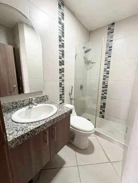 San Bernardo II. Sector Uess, Vendo Lindo Departamento Planta Baja, 2 Habitaciones, Guayas — imagen 4