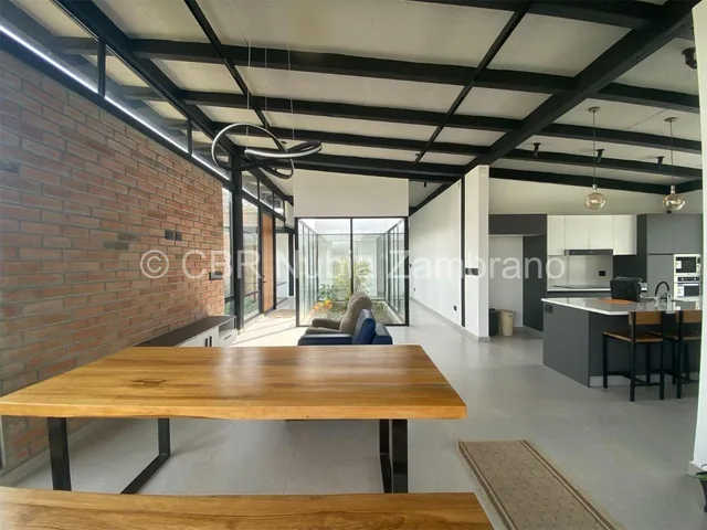 Casa Moderna Independiente con Terreno, 5 Dorm., Areas Verdes Amplias, Luz Natural — imagen 3