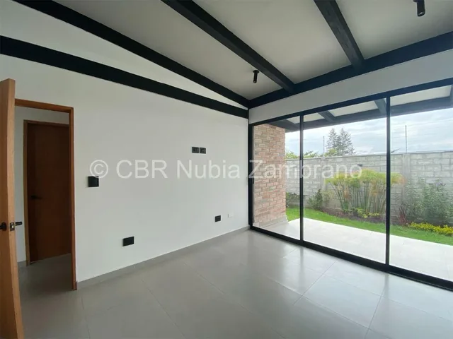 Casa Moderna Independiente con Terreno, 5 Dorm., Areas Verdes Amplias, Luz Natural — imagen 2