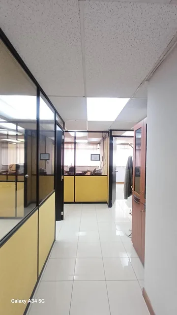 Renta o Venta Oficina en 128 m², 2 Baños, Garaje _ La Carolina, Calle Alpahalla — imagen 3