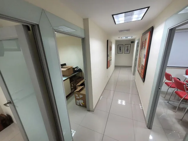 Hermosa Oficina Comercial de 154 m² en Venta en Parque Empresarial Colon, Guayas — imagen 5