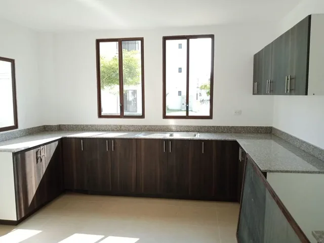 Casa en Venta de 170 m en Via a La Costa, Km 20.5 Cuatro Dorm., Guayas — imagen 5