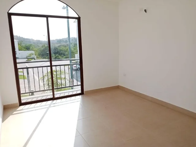 Casa en Venta de 170 m en Via a La Costa, Km 20.5 Cuatro Dorm., Guayas — imagen 2