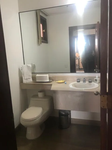 Cerca de Usfq, Amplia y Acogedora Casa con Jardín, Dentro de Urbanización, Guardiania 24/7 — imagen 4