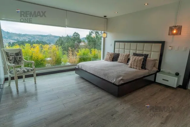 En Venta Lujosa Casa de Una Planta en Challuabamba, Azuay — imagen 5