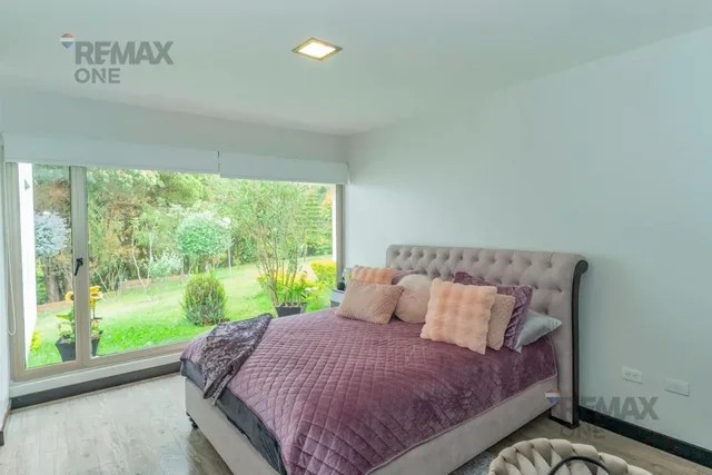 En Venta Lujosa Casa de Una Planta en Challuabamba, Azuay — imagen 4