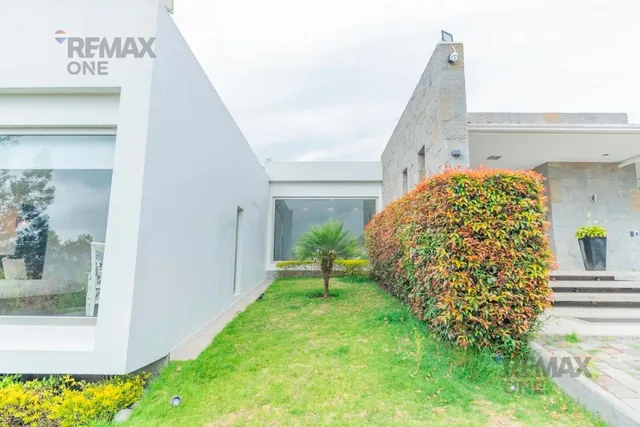 En Venta Lujosa Casa de Una Planta en Challuabamba, Azuay — imagen 2
