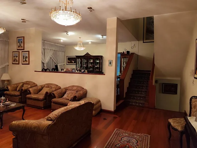 Casa Independiente de Venta, con 7 Dorm., Calle Cerrada con Seguridad — imagen 2