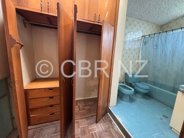 Casa Independiente Amplia con 4 Parqueaderos en Venta, Sector Las Casas — imagen 2