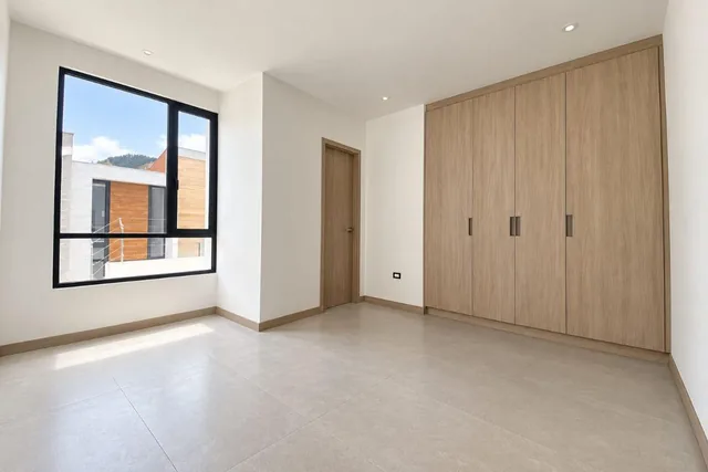 En Venta Casa 3 Dorm. / 346 m / San Juan de Cumbaya — imagen 2