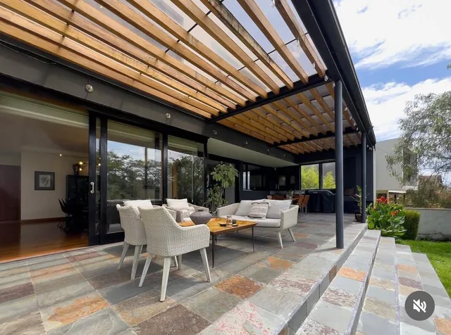 Vendo Hermosa Casa Urb Rancho San Francisco - Miravalle - Cumbaya — imagen 2