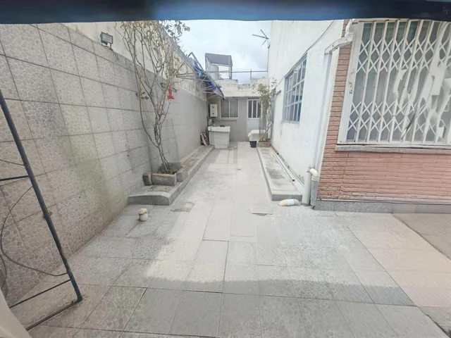 Venta de Casa de 3 Pisos con Patio Amplio de 75 m² y 117 m² Habitables en El Norte de Quito, Sector — imagen 4