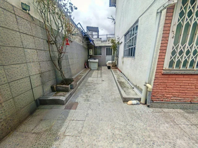 Venta de Casa de 3 Pisos con Patio Amplio de 75 m² y 117 m² Habitables en El Norte de Quito, Sector — imagen 3