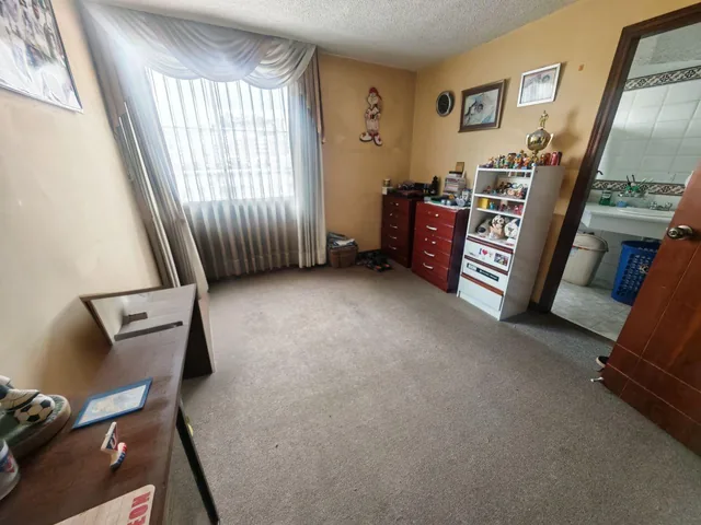 Venta de Casa de 3 Pisos con Patio Amplio de 75 m² y 117 m² Habitables en El Norte de Quito, Sector — imagen 2