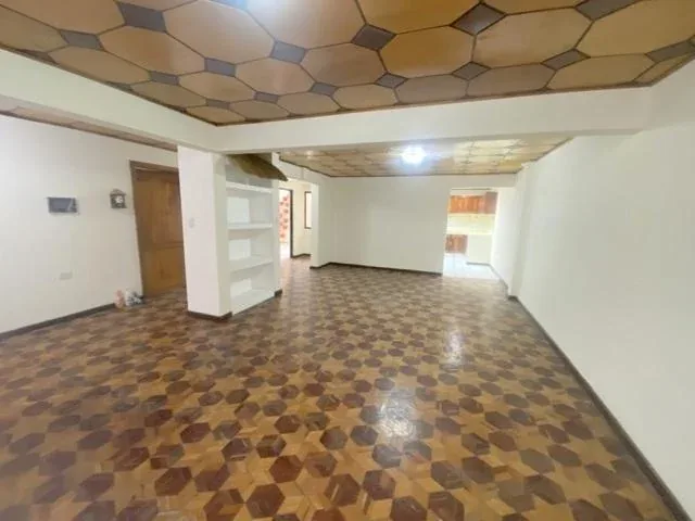 Casa en Venta Ubicada en La Calle Daniel Alvarado y Av de Las Américas Cuenca Ec. Azuay — imagen 5