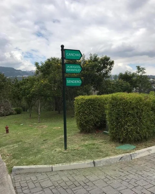Terreno Esquinero de 1065 m² en Venta en Urbanización Privada en Cumbayá — imagen 5