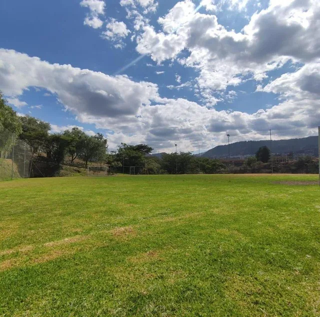Terreno Esquinero de 1065 m² en Venta en Urbanización Privada en Cumbayá — imagen 3