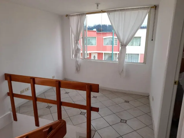 Casa de Venta 2 Habitaciones. Conj. Portal Esmeralda. Sangolqui — imagen 2