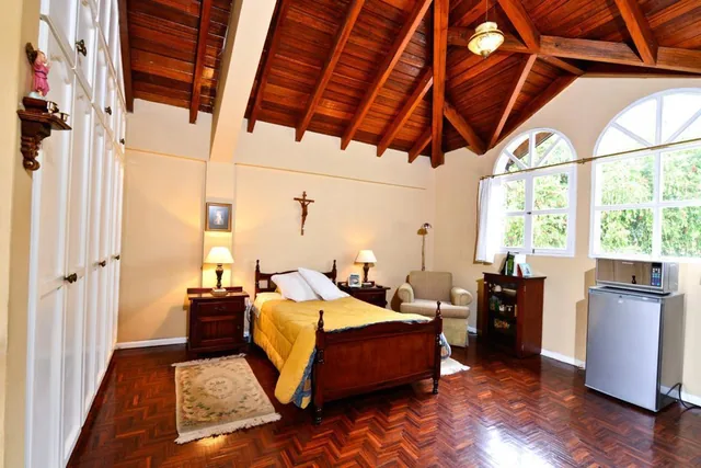 Vendo Casa Quinta con Amplios Jardines Sector Conocoto — imagen 2