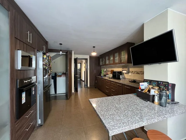 Penthouse de 3 Niveles en Venta con Terrazas Privadas y Bbq | El Bosque, Quito — imagen 2