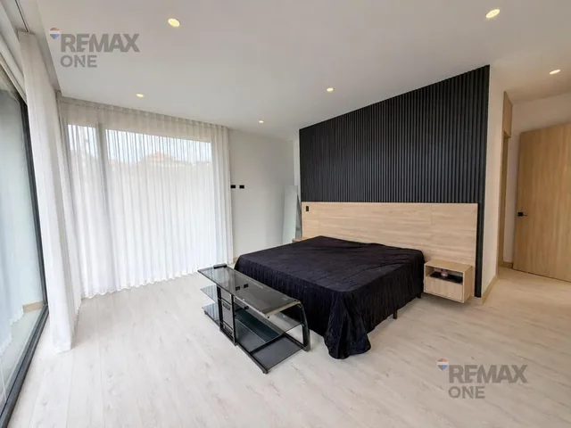 En Venta Casa con Piscina en Challuabamba, Azuay — imagen 5