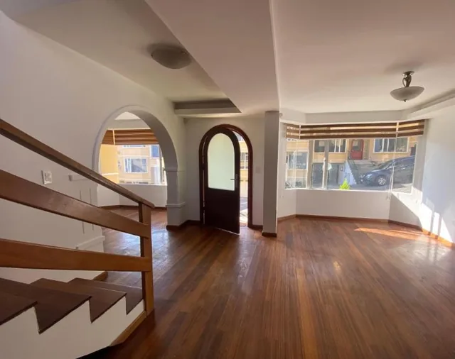 En Venta Casa de 4 Dorm. Urbanizacion Santa Lucía, Norte de Quito — imagen 5