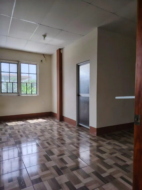 Esmeraldas, Tachina, Vendo Casa de 230 m² Constr, 4 Dormit. Frente La Via El Tigre. 500 m U, Católica — imagen 4
